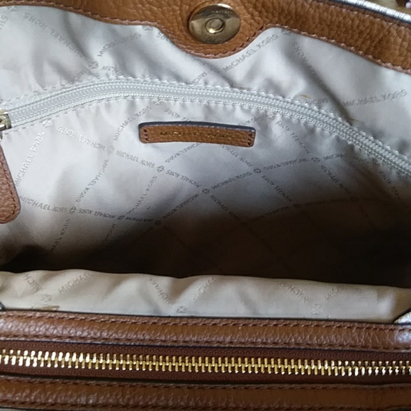 NWOT Authentic Michael Kors Signature Shoulderbag and Laptop Case - Picture 12 of 16